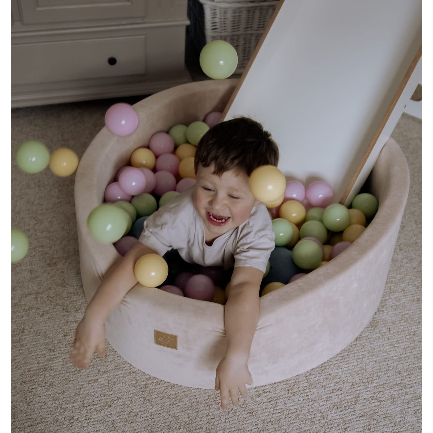 Round Ball Pit With 250 Balls, 90x30cm, Ecru, Velvet, Model Spring