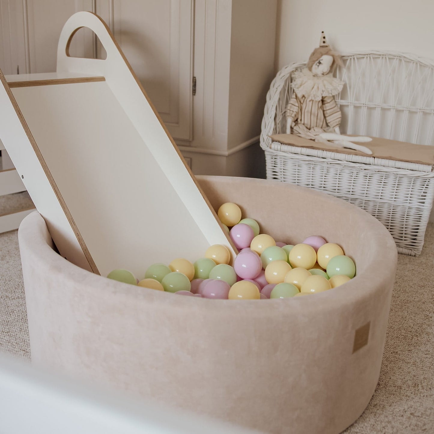 Round Ball Pit With 250 Balls, 90x30cm, Ecru, Velvet, Model Spring