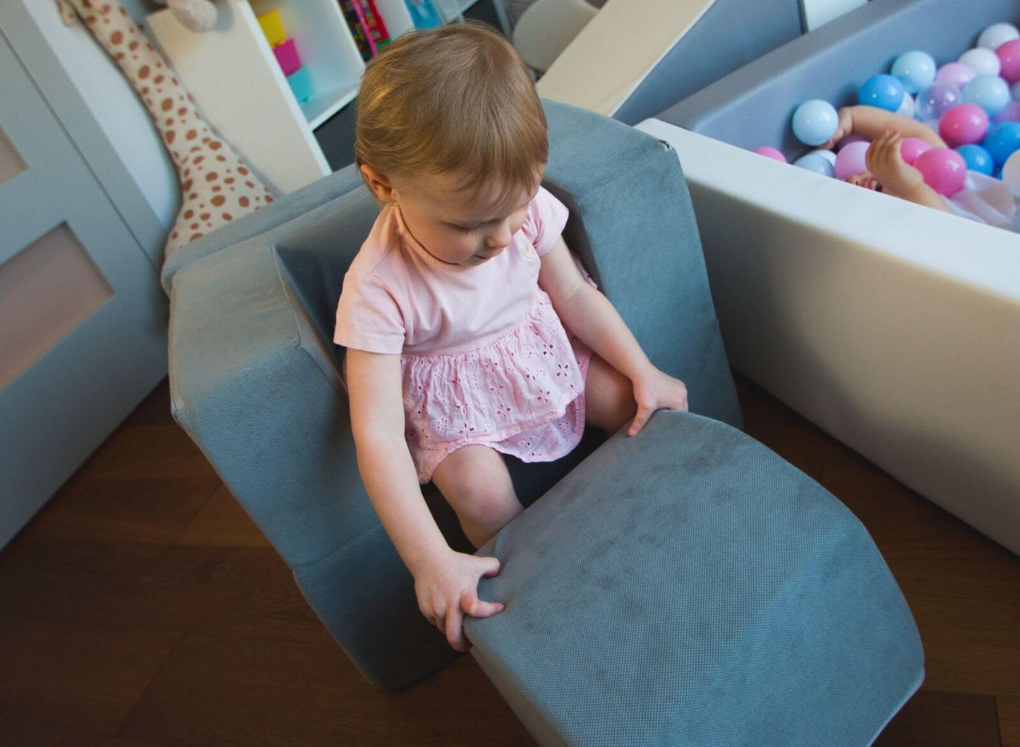 Velinda Small Fold-Out Kids Chair - Soft Armchair, Chaise Longue, Relax Pouffe