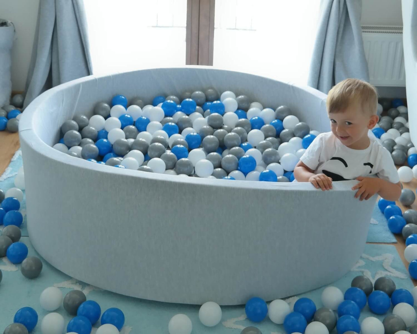 Velinda Soft Jersey Ball Pit with 600 Balls - 125cm Diameter, Baby & Kids Play Gift